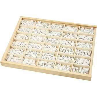 Letterkralen - Creatieve Alfabetkralen Voor Sieraden En Knutselen - Wit Met Zwarte Letters A-Z + Symbolen - Formaat: 8x8 mm - Gatgrootte: 3 mm - 750 Stuks - 1 Doos