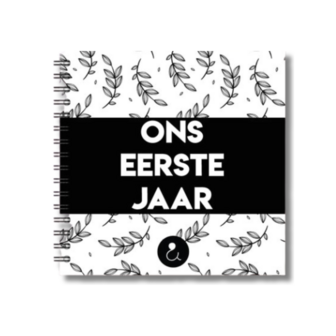 Studio Ins &amp; Outs - Invulboek Tweeling Baby&rsquo;s Ons Eerste Jaar - Baby Tweeling Dagboek - Herinneringen Boek - Zwart - Bota