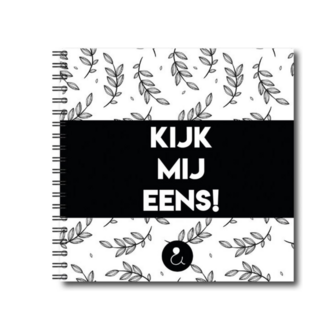 Studio Ins &amp; Outs Invulboek - 1-4 Jaar - Kijk mij Eens! - Zwart