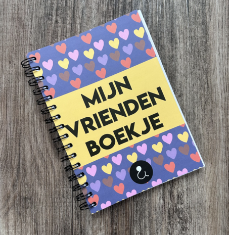 Studio Ins & Outs - Vriendenboekje - VIP’25 - Hartjespatroon in Gele en Paarse Tinten - Invulboek voor Kinderen - Herinne