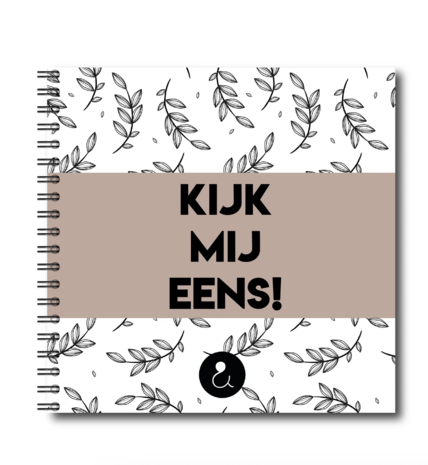 Studio Ins & Outs - Kijk mij eens - Invulboek 1-4 jaar - Herinneringsboek & Fotoboek Peuter - 80 Pagina’s - Botanisch