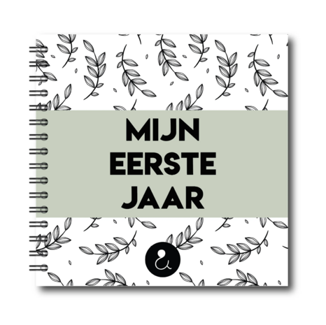 Studio Ins & Outs – Invulboek Baby’s Eerste Jaar – Fotoboek & Herinneringsboek – Met 80 Invulpagina’s – Bot