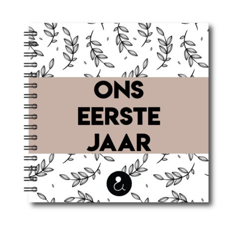 Studio Ins & Outs - Invulboek Tweeling Baby’s Ons Eerste Jaar - Baby Tweeling Dagboek - Herinneringen Boek - Sand - Bota