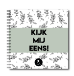 Studio Ins & Outs - Kijk mij eens - Invulboek 1-4 jaar - Herinneringsboek & Fotoboek Peuter - 80 PaginaÕs - Botanisch Groen - 21x21 cm