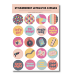 Studio Ins & Outs - Stickervel Cirkels Let’s Go 2025 - Ronde Uitgaansstickers - Cirkelstickers - 20 Uitjes Illustraties